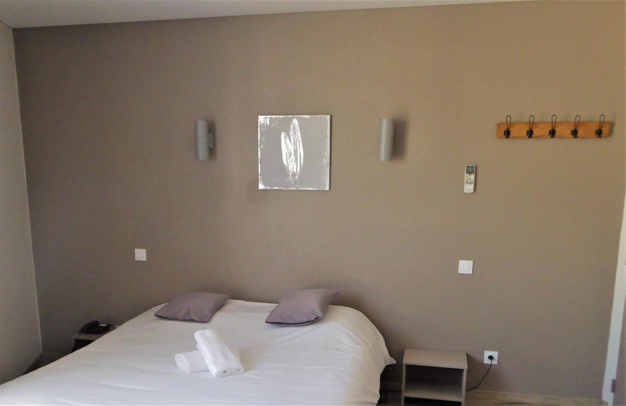 Auberge De La Paillere Lavours Ngoại thất bức ảnh