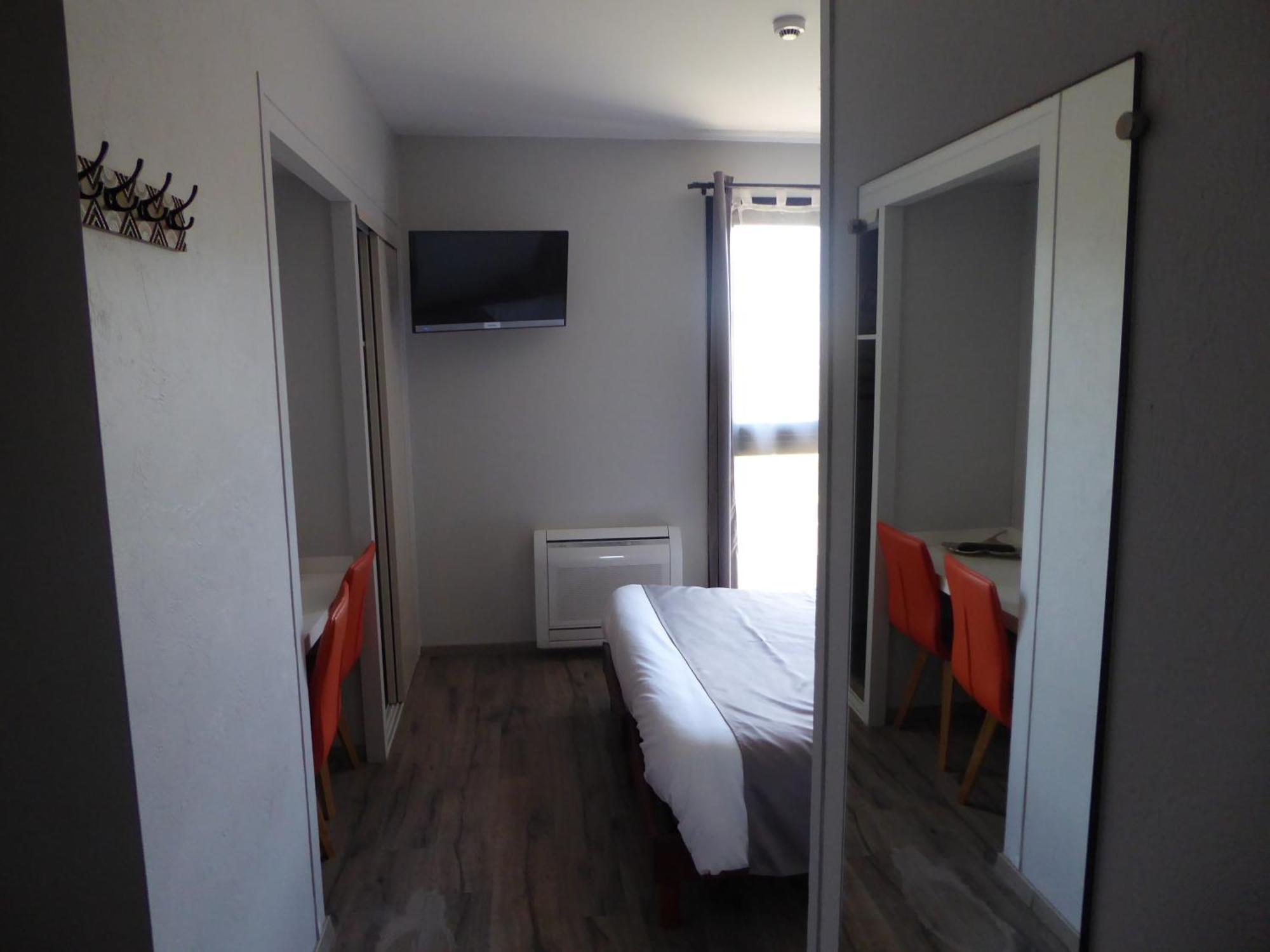 Auberge De La Paillere Lavours Ngoại thất bức ảnh
